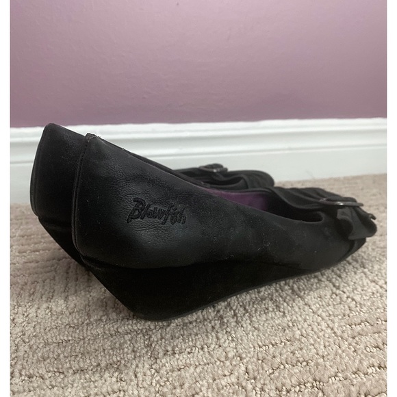 Blowfish Black Wedge Heels - Picture 2 of 3